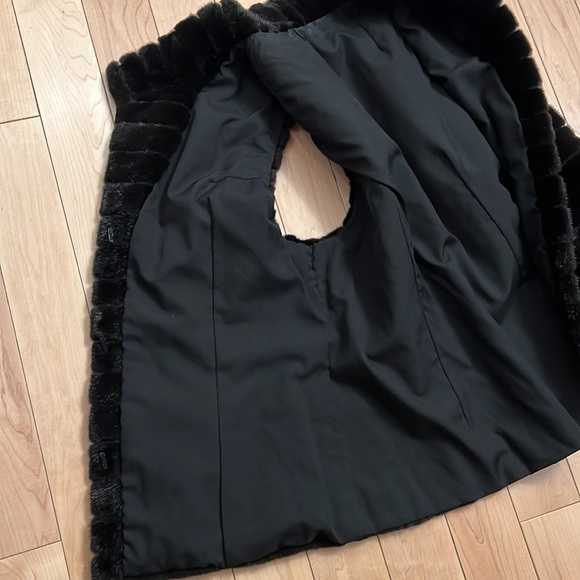 Real MINK VEST Pristine Condition Luxurious feel and look pit to pit 20.5” - Picture 11 of 14